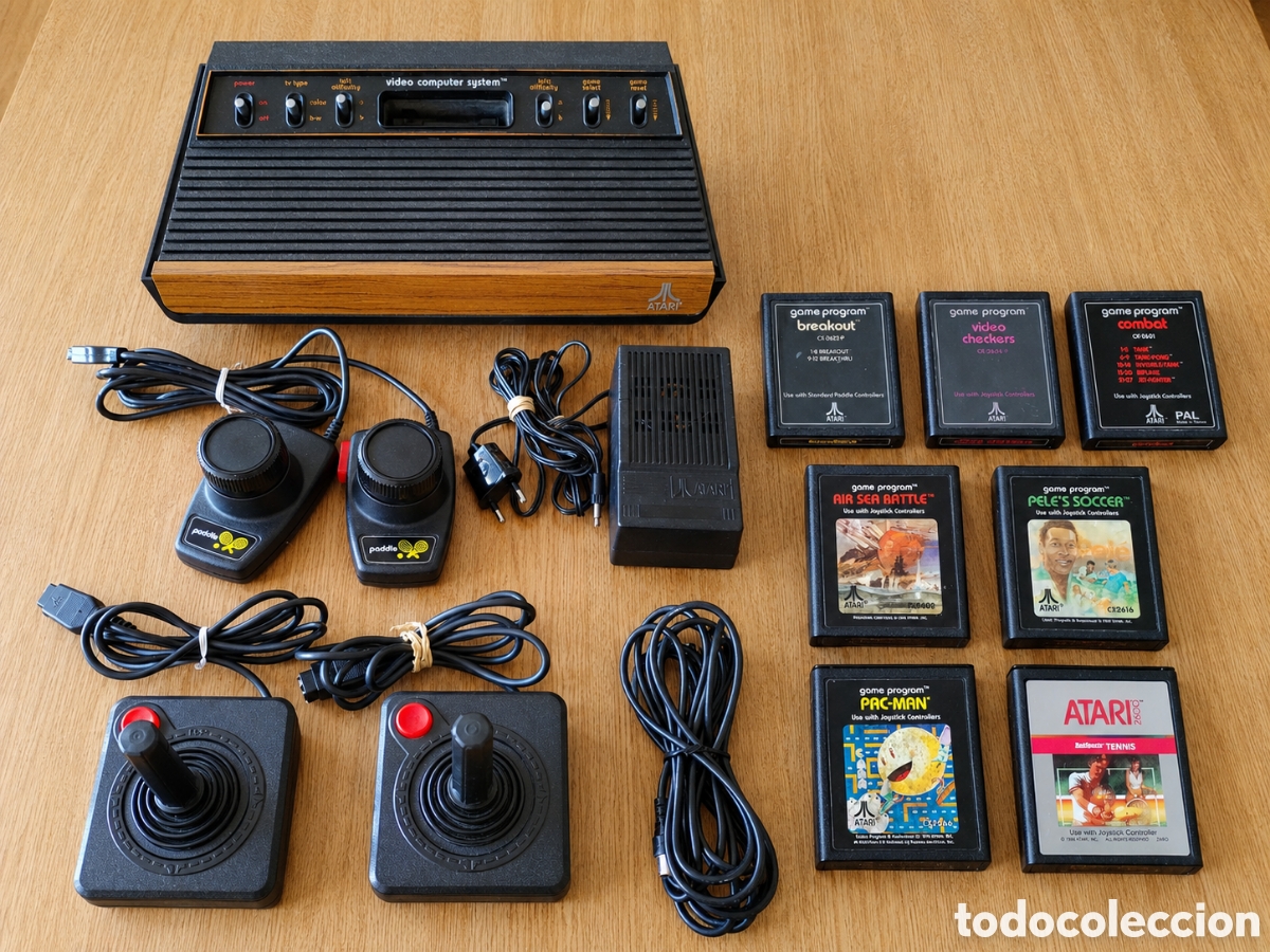 Videogiochi e Consoli: Atari 2600 CX-2600 P PAL &ldquo;Woody&rdquo; &ndash; 6 interruptores + mandos y paddles + cableado + 7 juegos