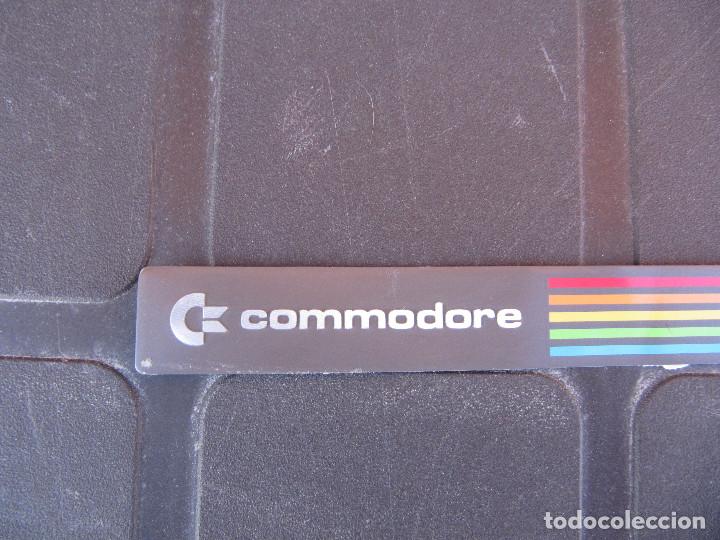 Videojuegos y consolas: commodore 1541 placa pegatina despegada - Foto 2