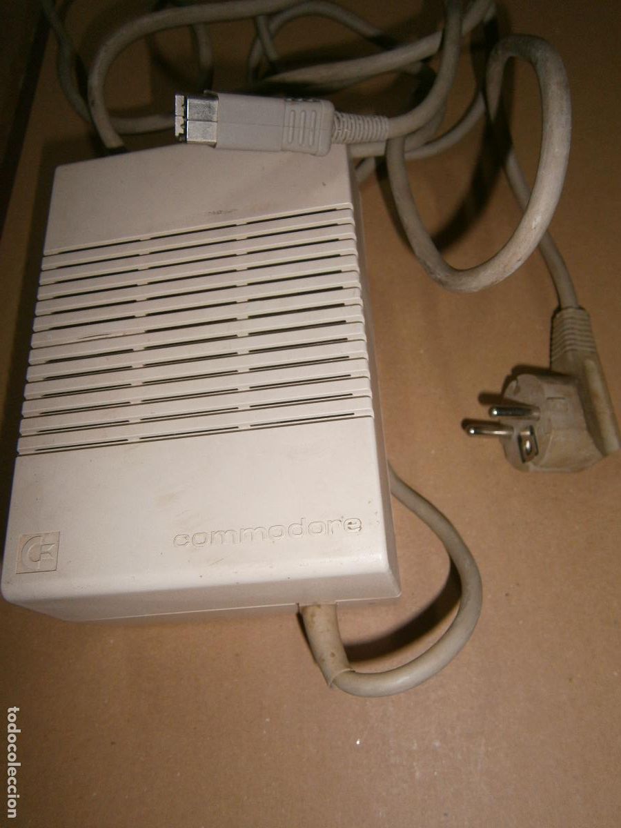 Videojuegos y consolas: ANTIGUO TRANSFORMADOR COMMODORE MOD. 128 CON CABLEADO - Foto 2