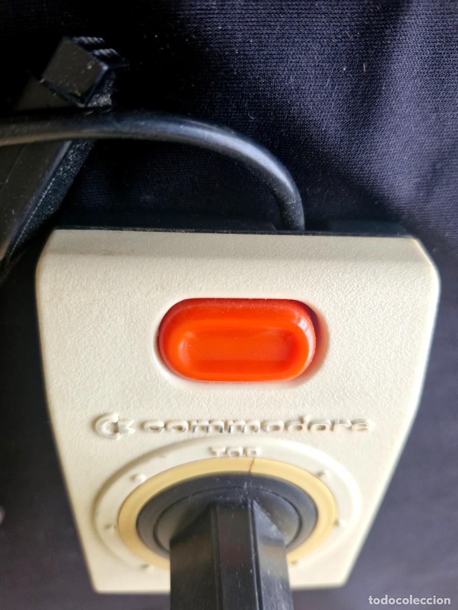 Videojuegos y consolas: JOYSTICK COMMODORE 64 - C64 - COLOR GRIS - ORIGINAL - Foto 2