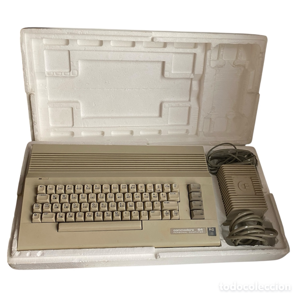 Videojuegos y consolas: Ordenador Commodore 64 en su caja y con corchos - Foto 2