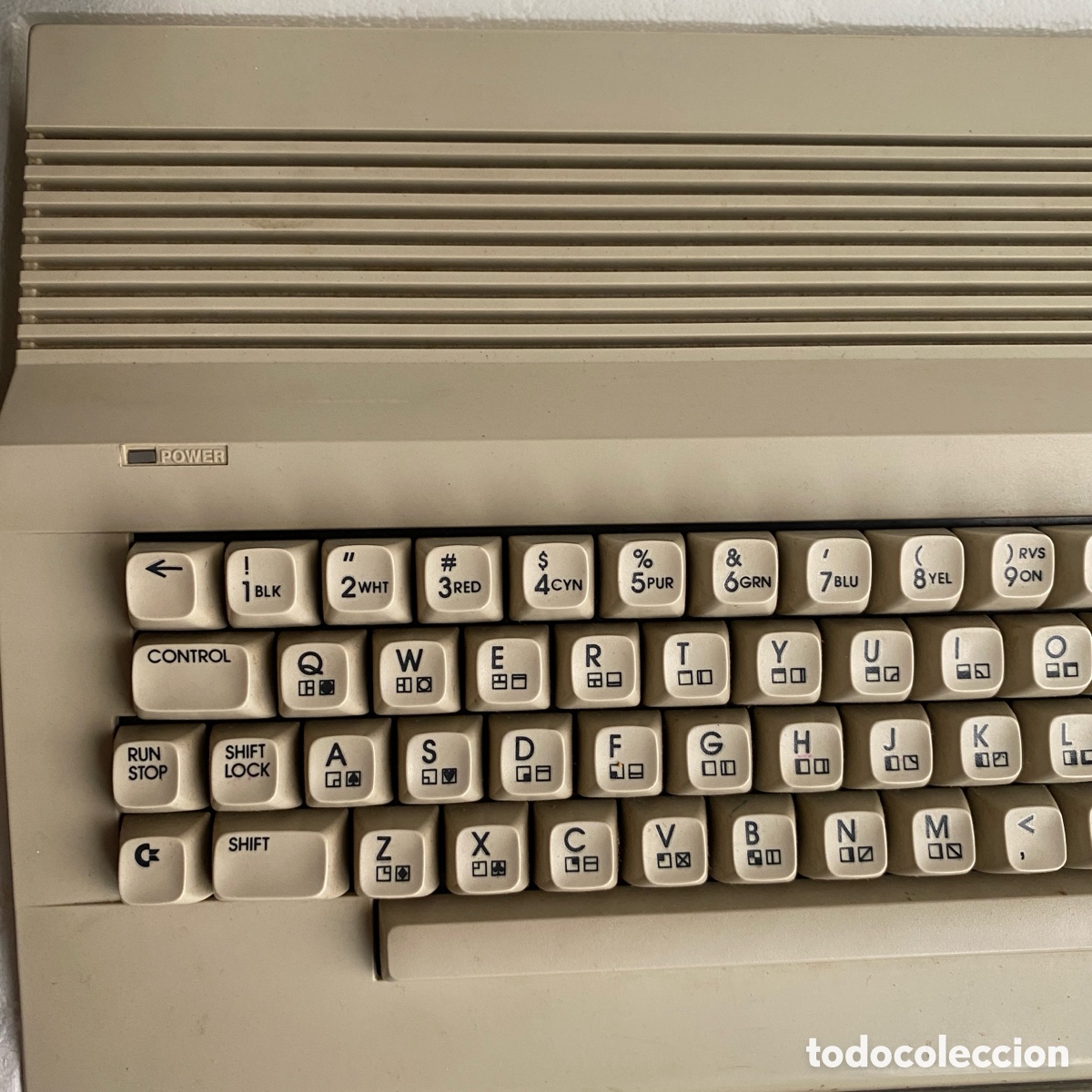 Videojuegos y consolas: Ordenador Commodore 64 en su caja y con corchos - Foto 3