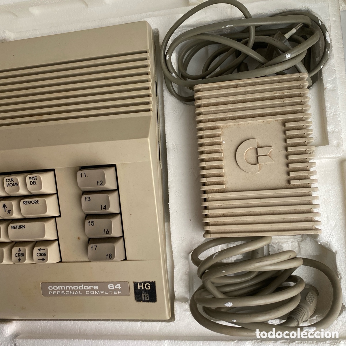 Videojuegos y consolas: Ordenador Commodore 64 en su caja y con corchos - Foto 5