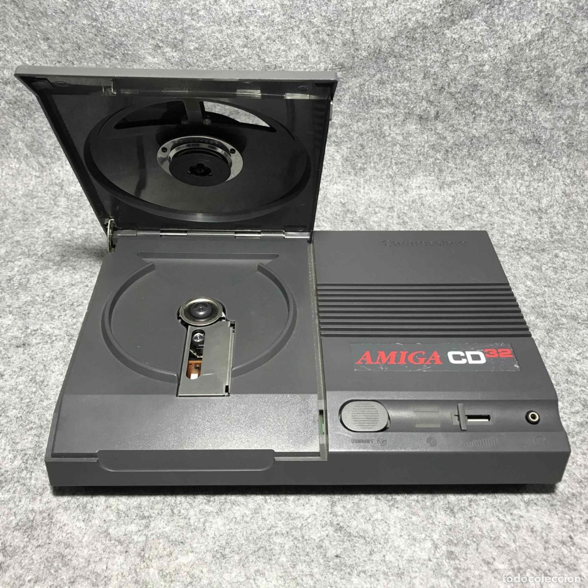 Videojuegos y consolas: CONSOLA COMMODORE AMIGA CD32+AV+FUENTE COMPATIBLE - Foto 2