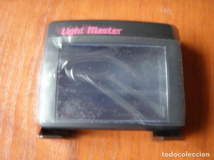 Videojuegos y consolas: VISOR CON LUZ PARA GAMEBOY CLASICA - Foto 4
