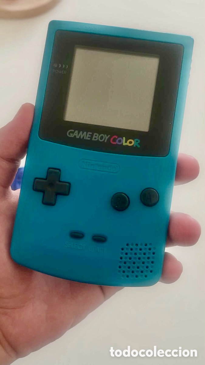 Videojuegos y consolas: Game Boy Color. (Turquesa)