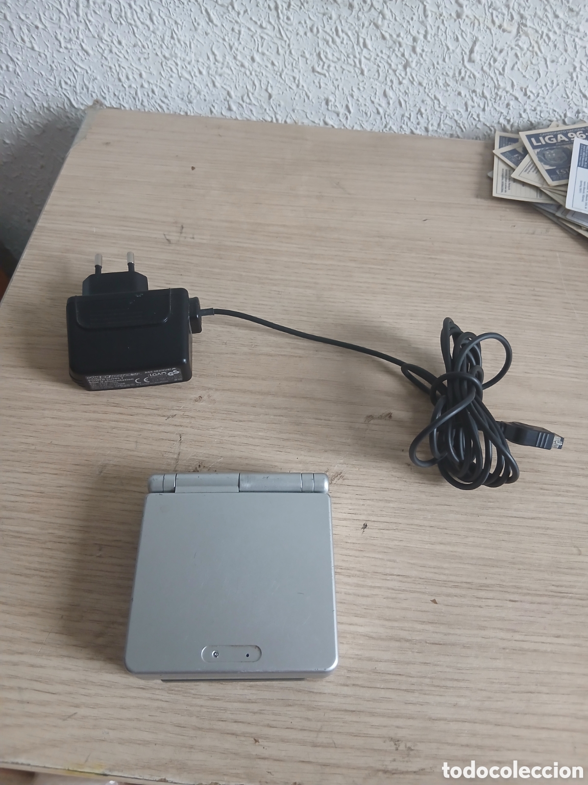 Videojuegos y consolas: GAME BOY SP CON CARGADOR Y CARTUCHO NO FUNCIONA,,VER FOTOS