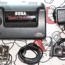 Videojuegos y Consolas: CONSOLA SEGA MASTER SYSTEM II 2 CON CABLES Y MANDO FUNCIONANDO PAL ESPAÑA. Lote 401484039
