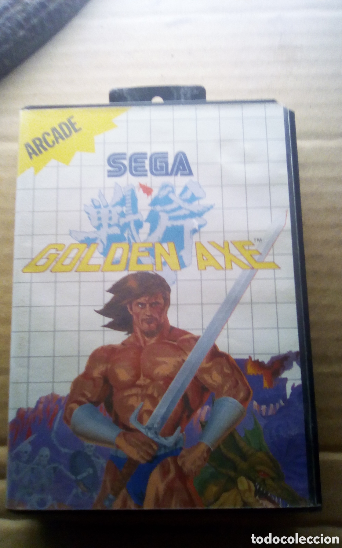Videojuegos y consolas: Caja vac&iacute;a del juego Golden Axe. Arcade. Sega. 1989. Solo la caja vac&iacute;a. Esquina rota, ver fotos.