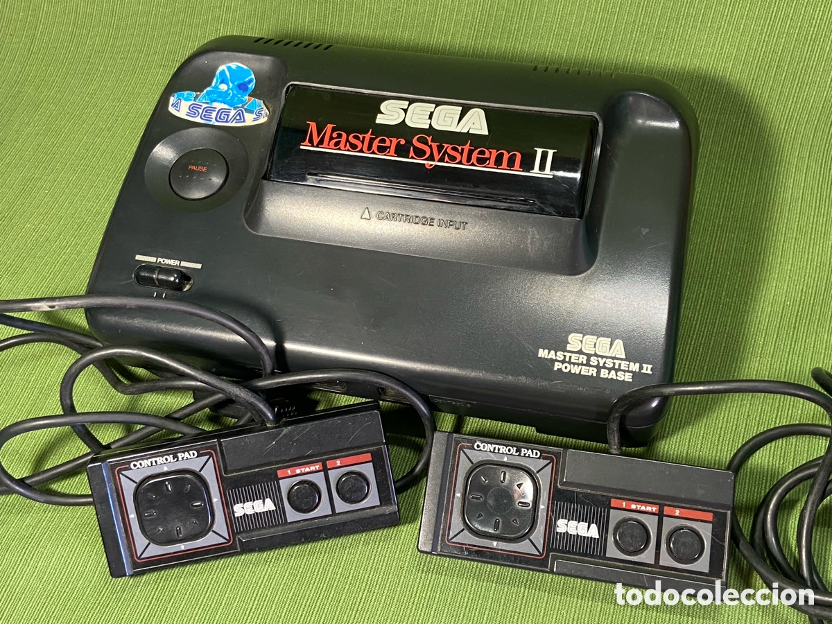 Videojuegos y consolas: Consola Master system II de Sega y dos mandos.