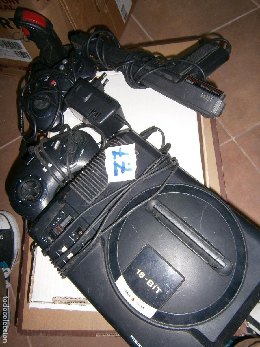 Videojuegos y consolas: ANTIGUA CONSOLA SEGA MEGA DRIVE CON TODOS LOS COMPLEMENTOS - Foto 1
