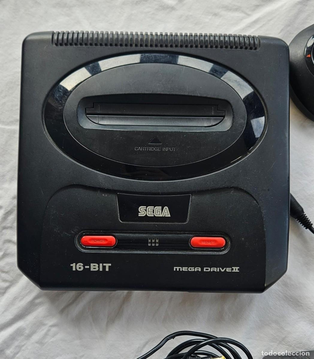 Videojuegos y consolas: Consola SEGA Mega Drive II con dos mandos - Foto 2