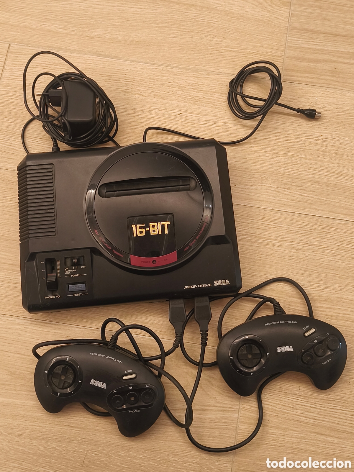Videojuegos y consolas: Megadrive Consola con mandos - Foto 1