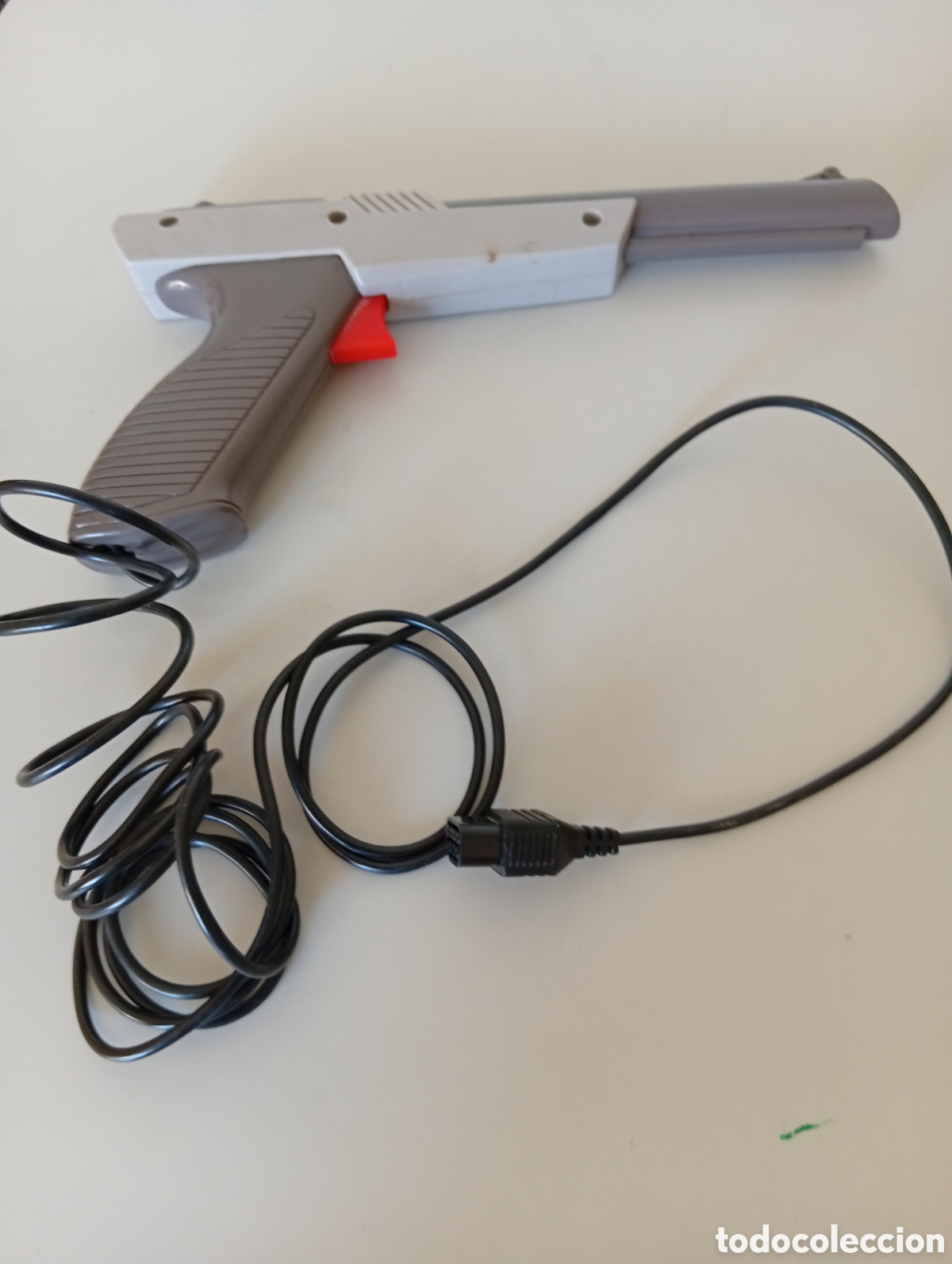 Videojuegos y Consolas: Nintendo NES pistola compatible para videoconsola cloniuca y Nintendo funcionando