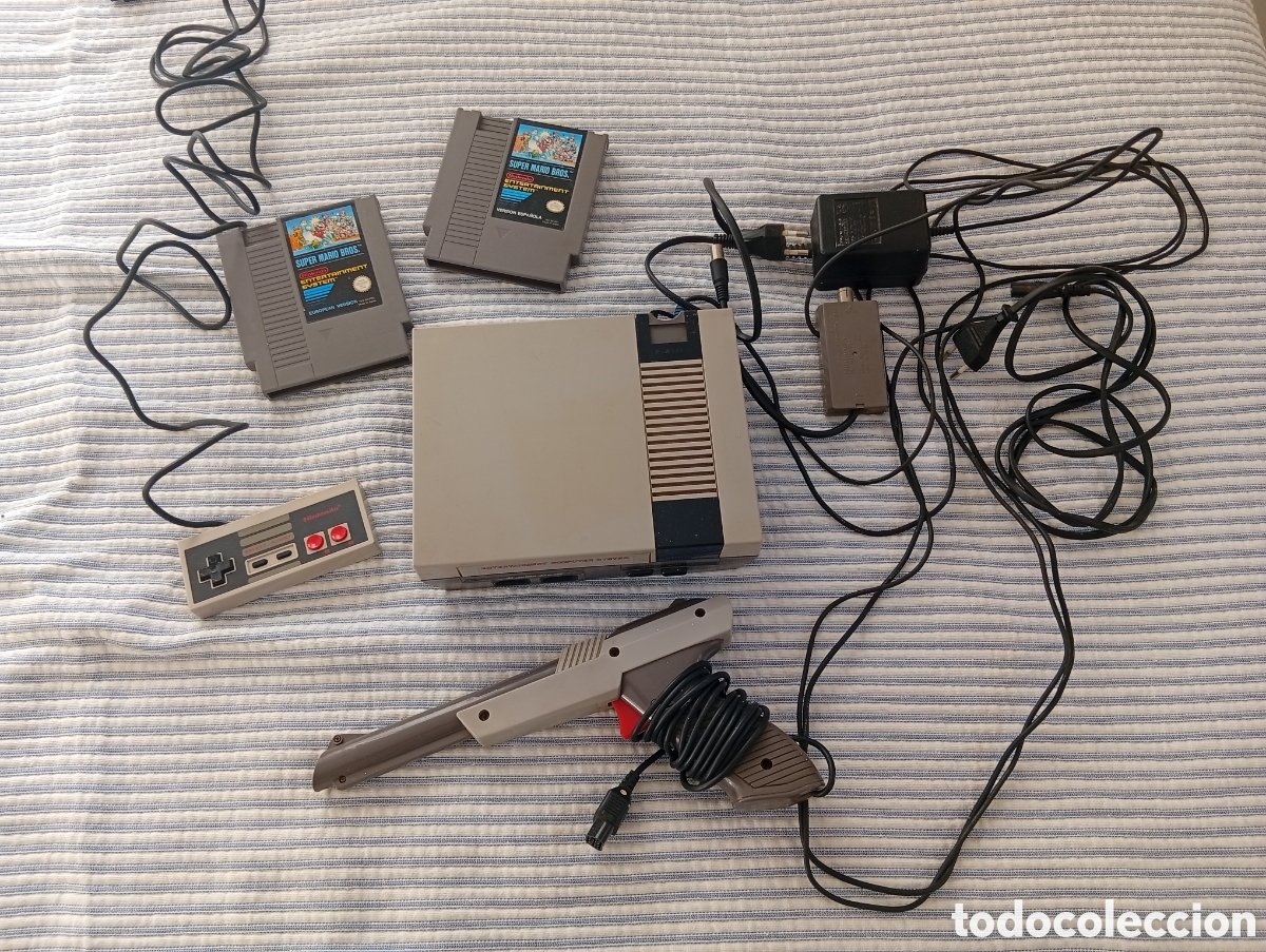 Videojuegos y Consolas: Consola Nintendo NES + 2 Juegos Super Mario + Accesorios