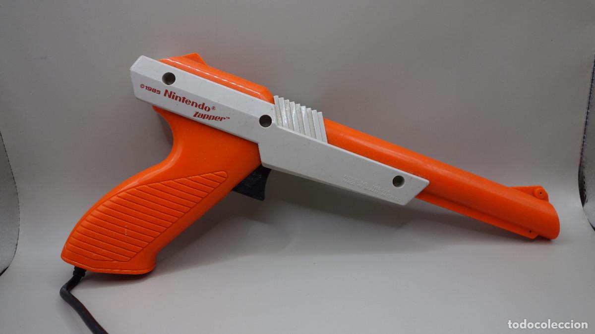 Videojuegos y consolas: PISTOLA ORIGINAL PARA NINTENDO NES - Foto 2