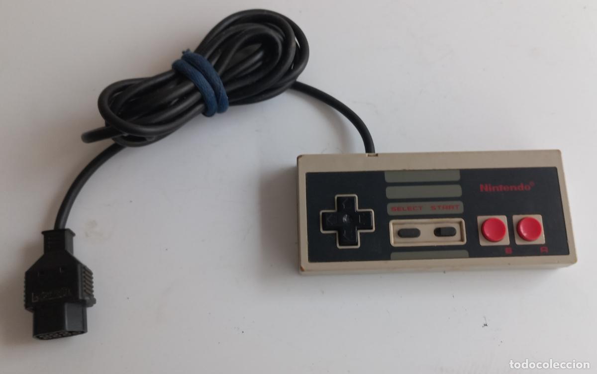 Videojuegos y consolas: Mando original para la consola Nintendo NES.