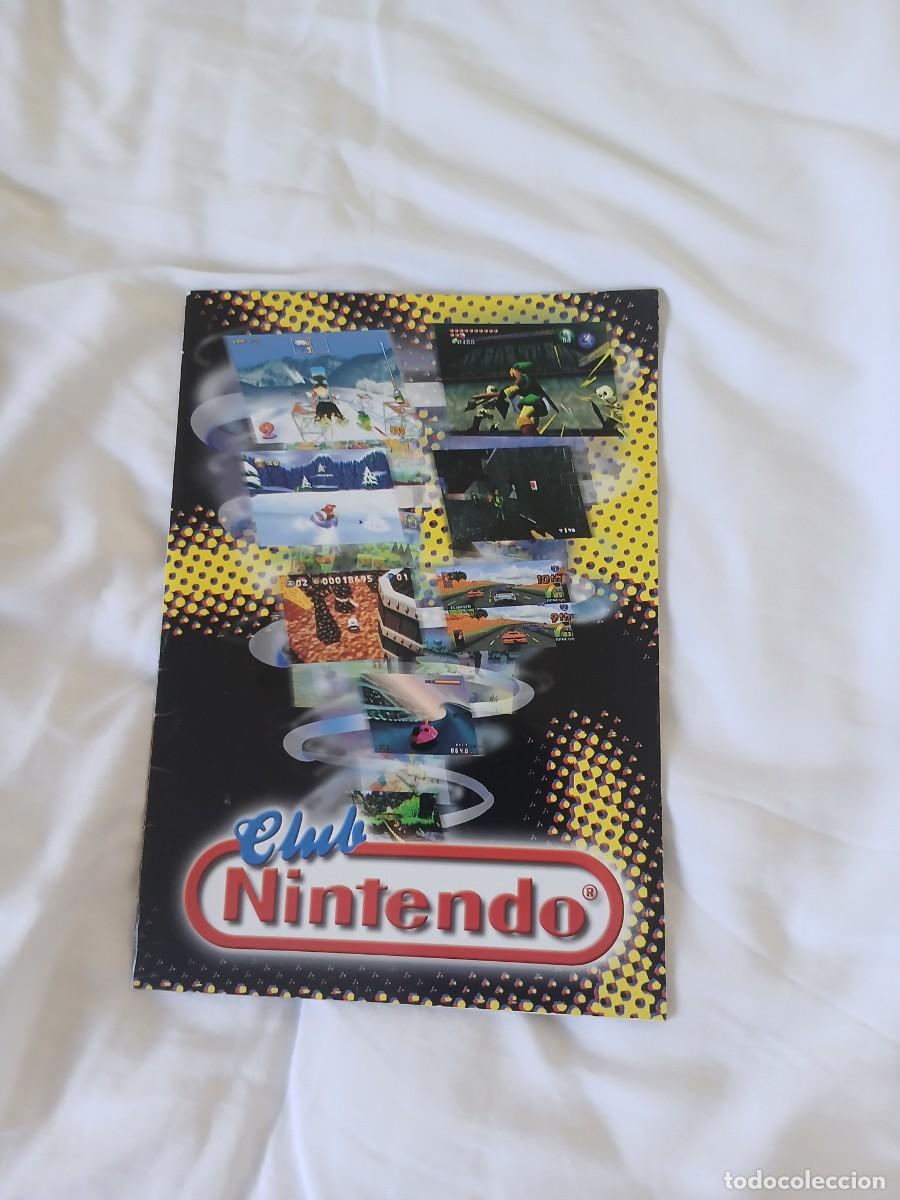 Videojuegos y consolas: Folleto informativo de Club Nintendo con im&aacute;genes de diversos videojuegos en la portada.