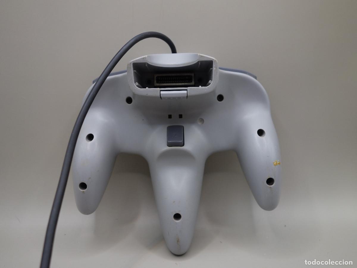 Videojuegos y consolas: MANDO GRIS ORIGINAL DE NINTENDO 64 - Foto 2