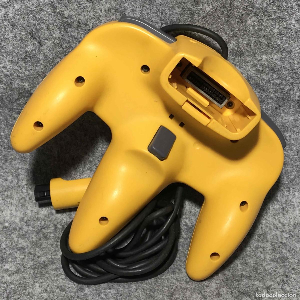 Videojuegos y consolas: CONTROLLER OFICIAL AMARILLO NINTENDO 64 - Foto 2