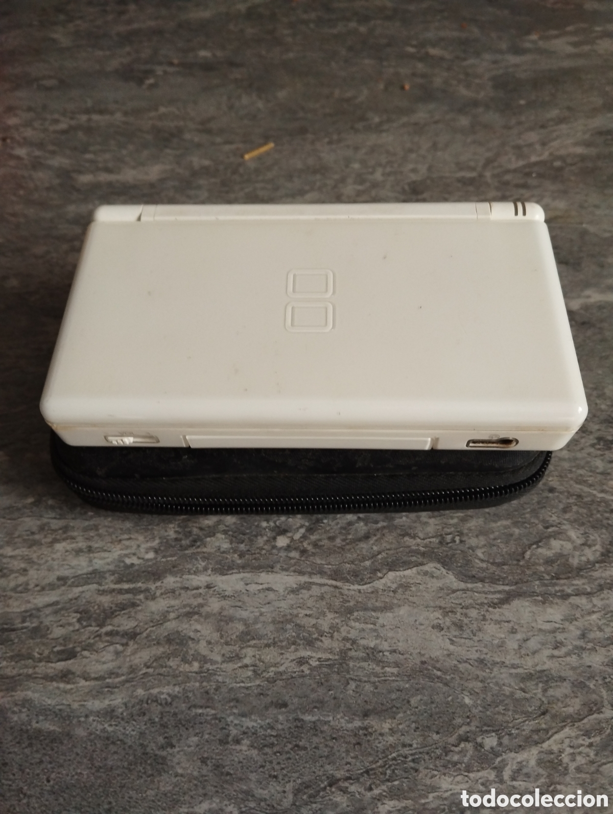 Videojuegos y consolas: Consola Nintendo DS con funda - Foto 2