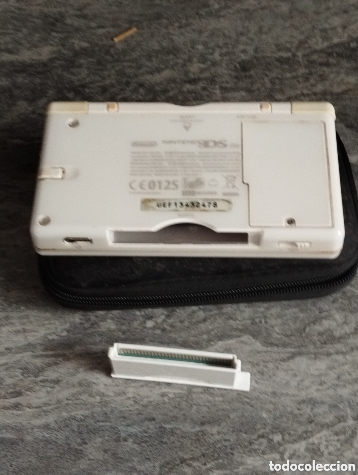 Videojuegos y consolas: Consola Nintendo DS con funda - Foto 5