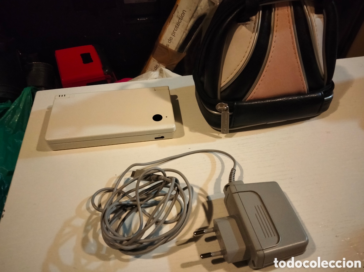 Videojuegos y Consolas: Nintendo DSi cargador y extras