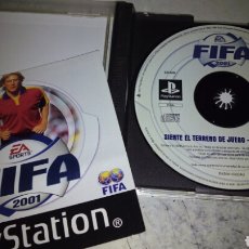Videojuegos y Consolas: JUEGO PS1 FIFA 2001 COMPLETO , VER FOTOS. Lote 203625155