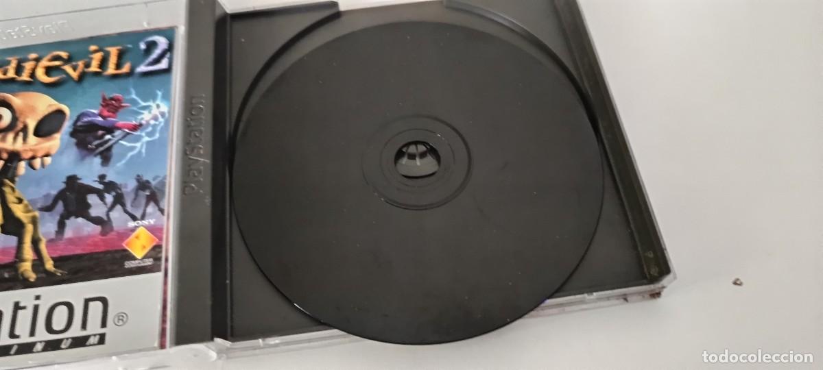 Videojuegos y consolas: Medievil 2 pal Esp PS1 - Foto 4