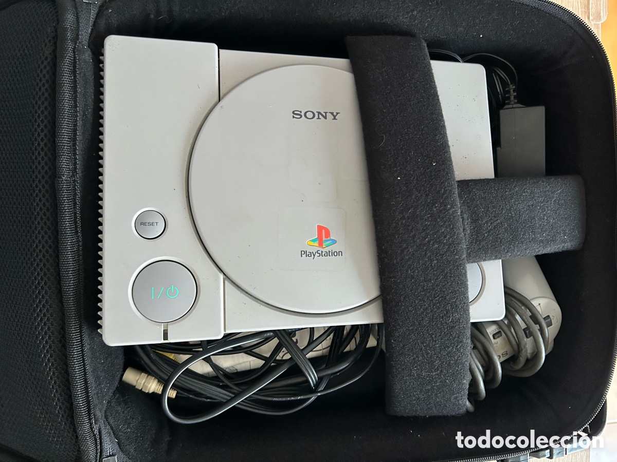 Videojuegos y consolas: Consola + funda playstation 1 - Foto 2