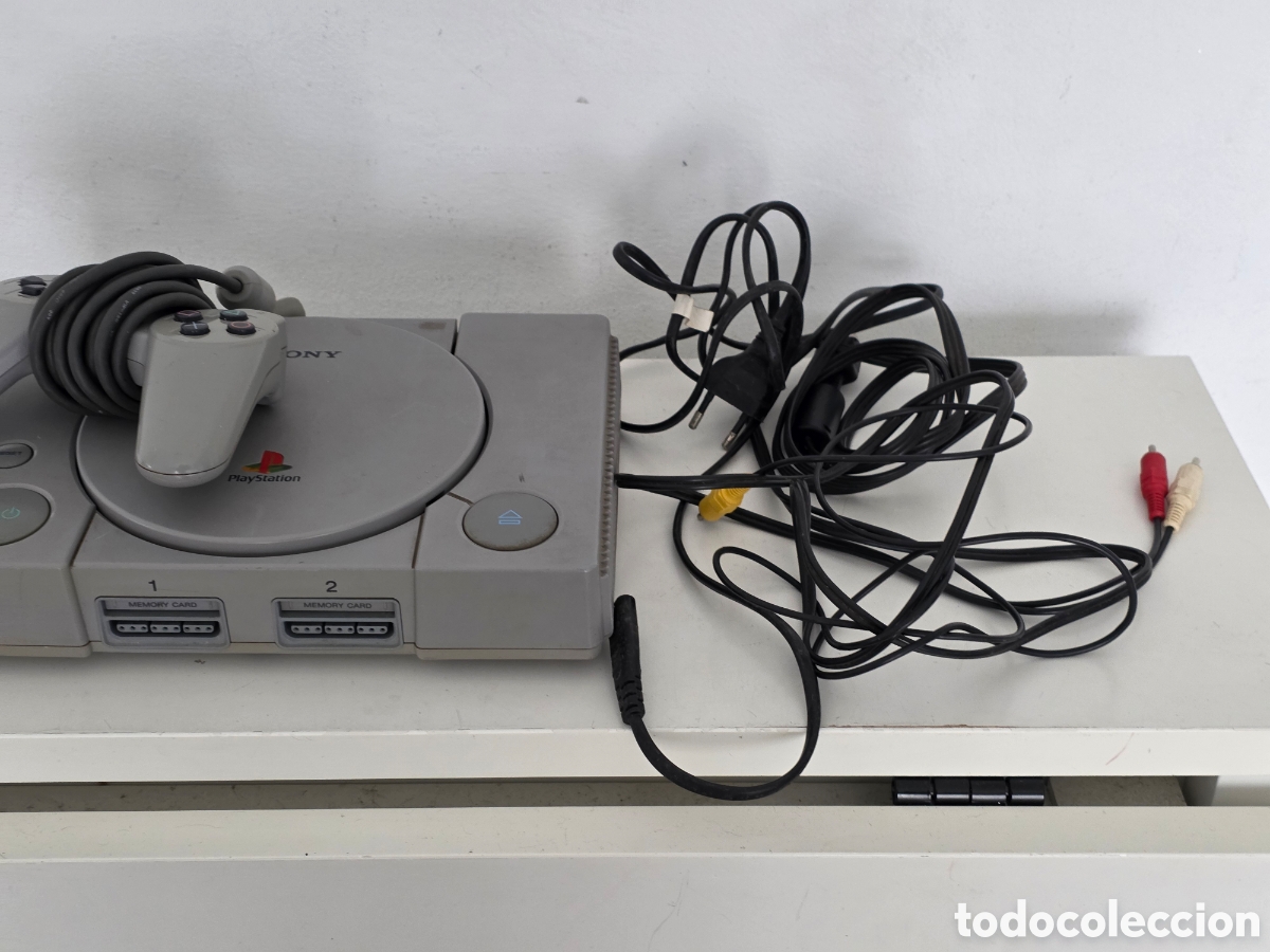 Videojuegos y consolas: Sony PS One SCPH-5502 con mando y cables funcionando - Foto 2