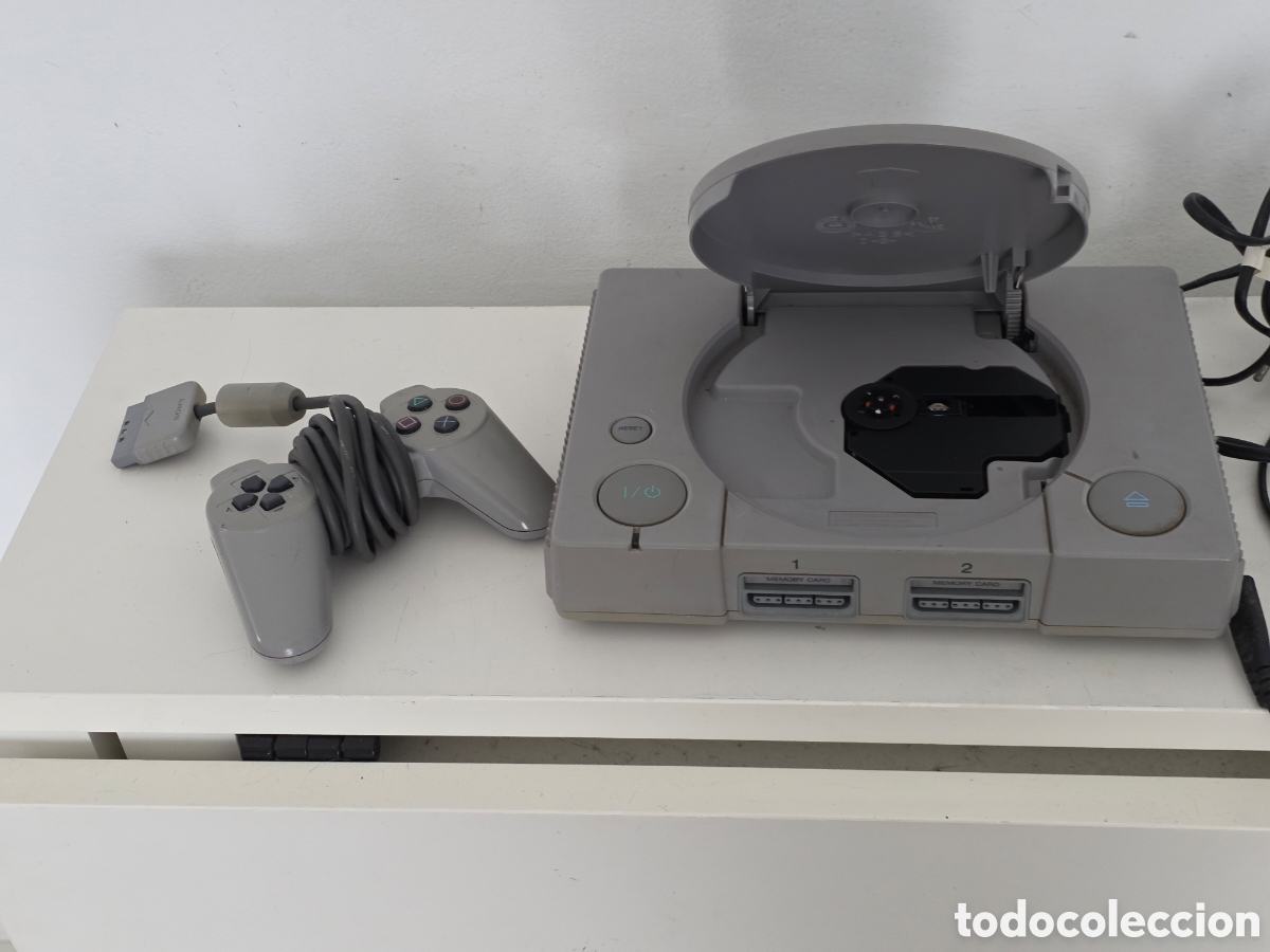 Videojuegos y consolas: Sony PS One SCPH-5502 con mando y cables funcionando - Foto 4