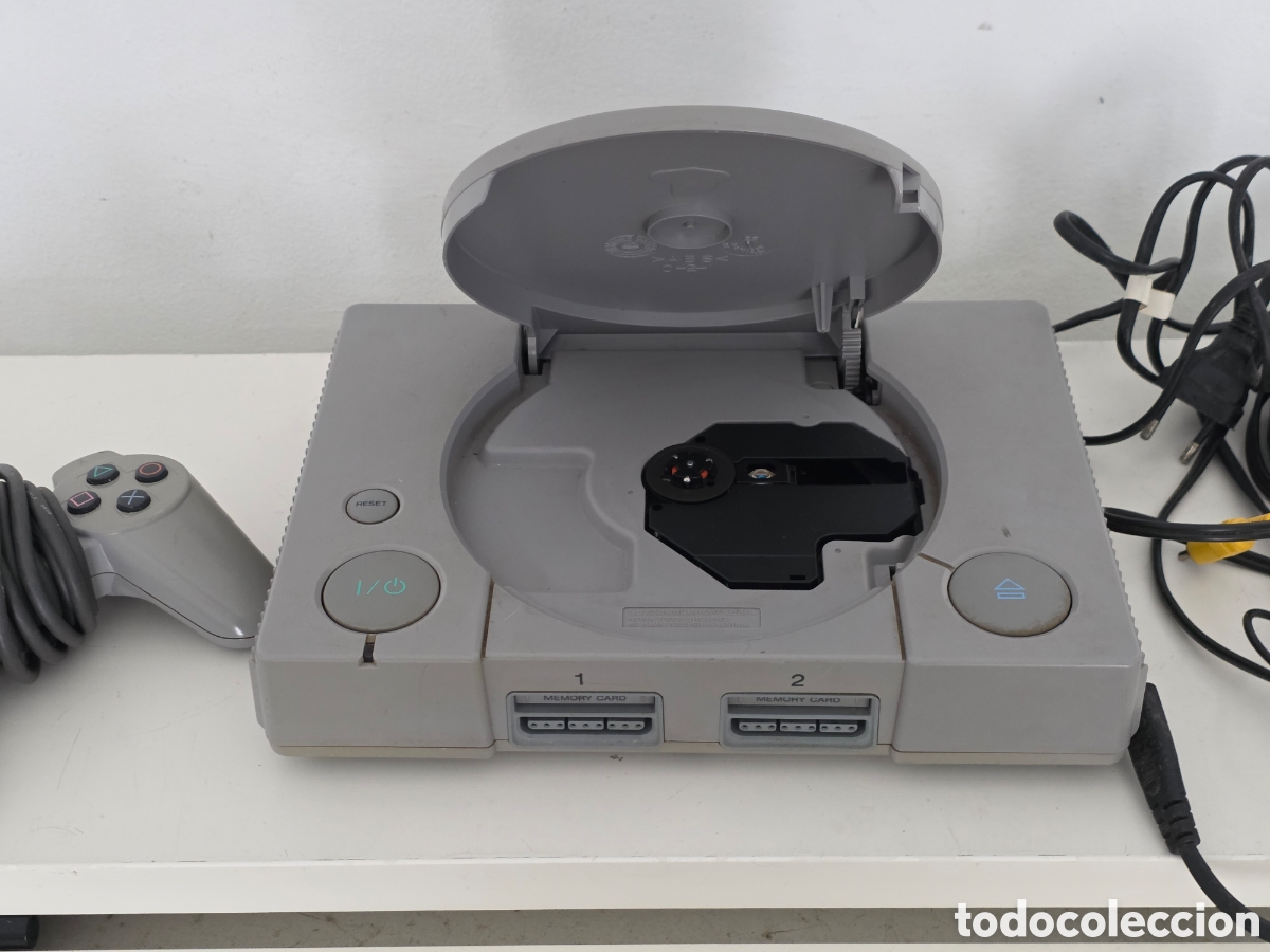 Videojuegos y consolas: Sony PS One SCPH-5502 con mando y cables funcionando - Foto 5