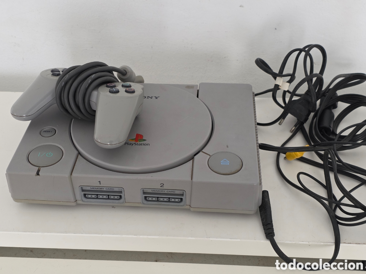 Videojuegos y consolas: Sony PS One SCPH-5502 con mando y cables funcionando - Foto 1