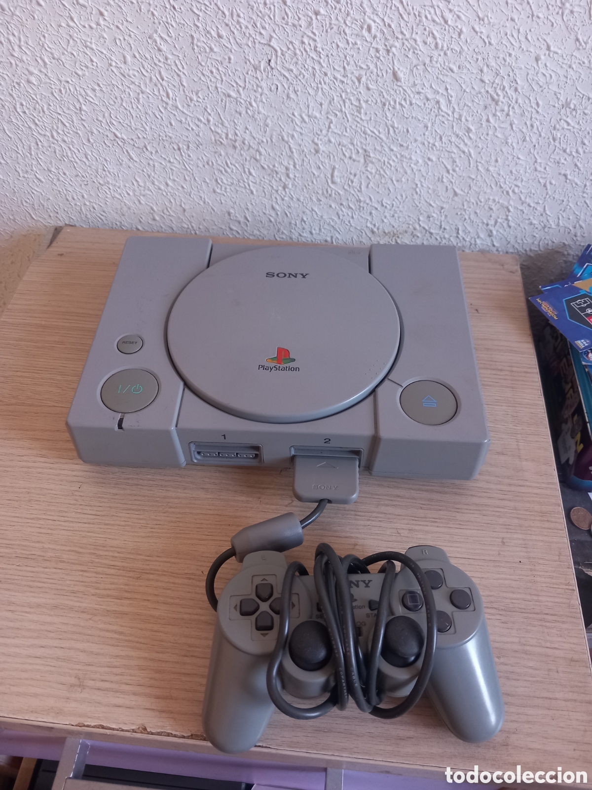 Videojuegos y Consolas: SONY PLAYSTATION FUNCIONA CON CD Y MANDO,,VER FOTOS