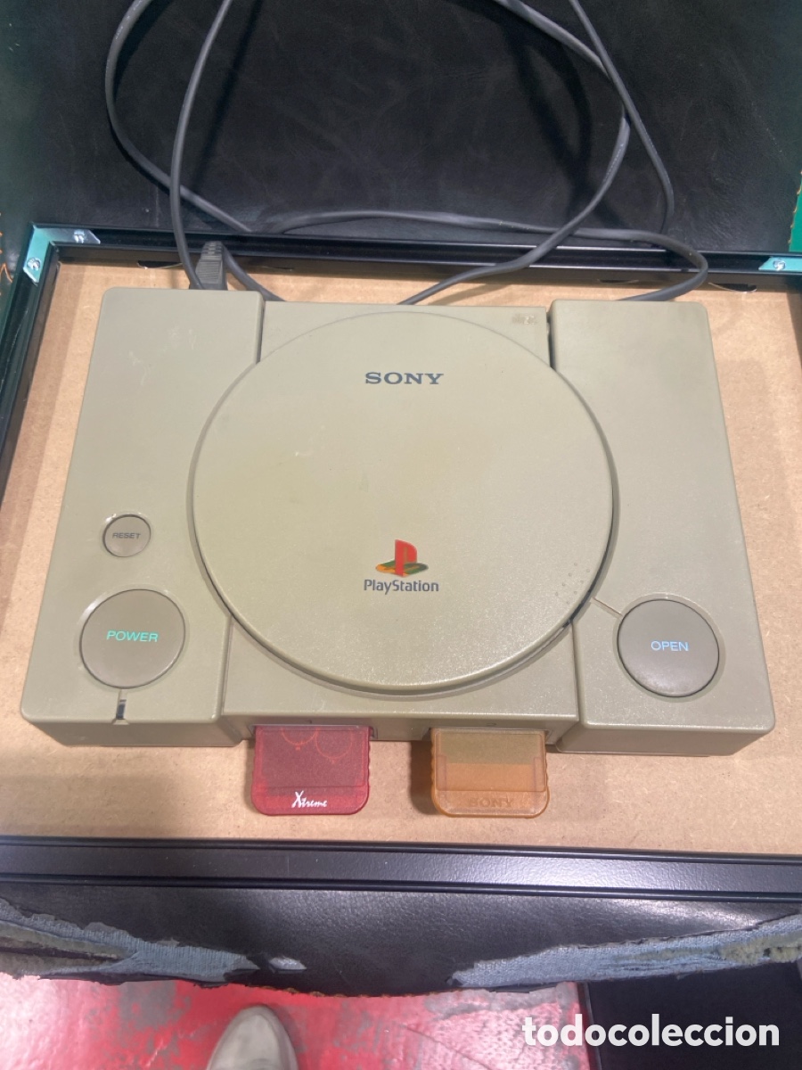 Videojuegos y Consolas: Consola Sony PS1. SCPH. Incluye 3 mandos