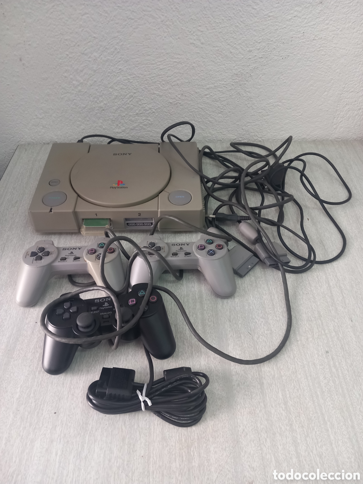 Videogiochi e Consoli: ANTIGUA CONSOLA PLAYSTATION 1 PS1 ORIGINAL CON 3 MANDOS