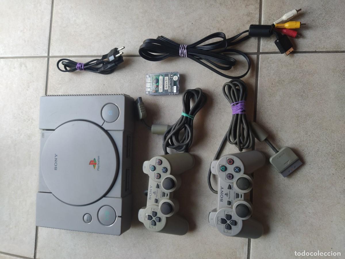 Videojuegos y consolas: CONSOLA SONY PLAYSTATION 1 PS1 CON 2 MANDOS , MEMORY Y CABLES , FUNCIONA