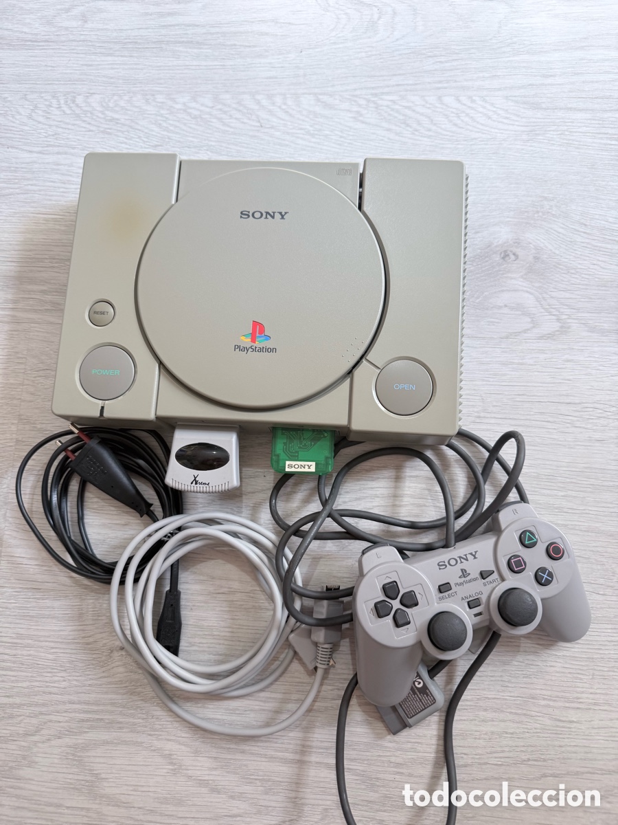 Videojuegos y consolas: Antigua consola sony playstation con memorias