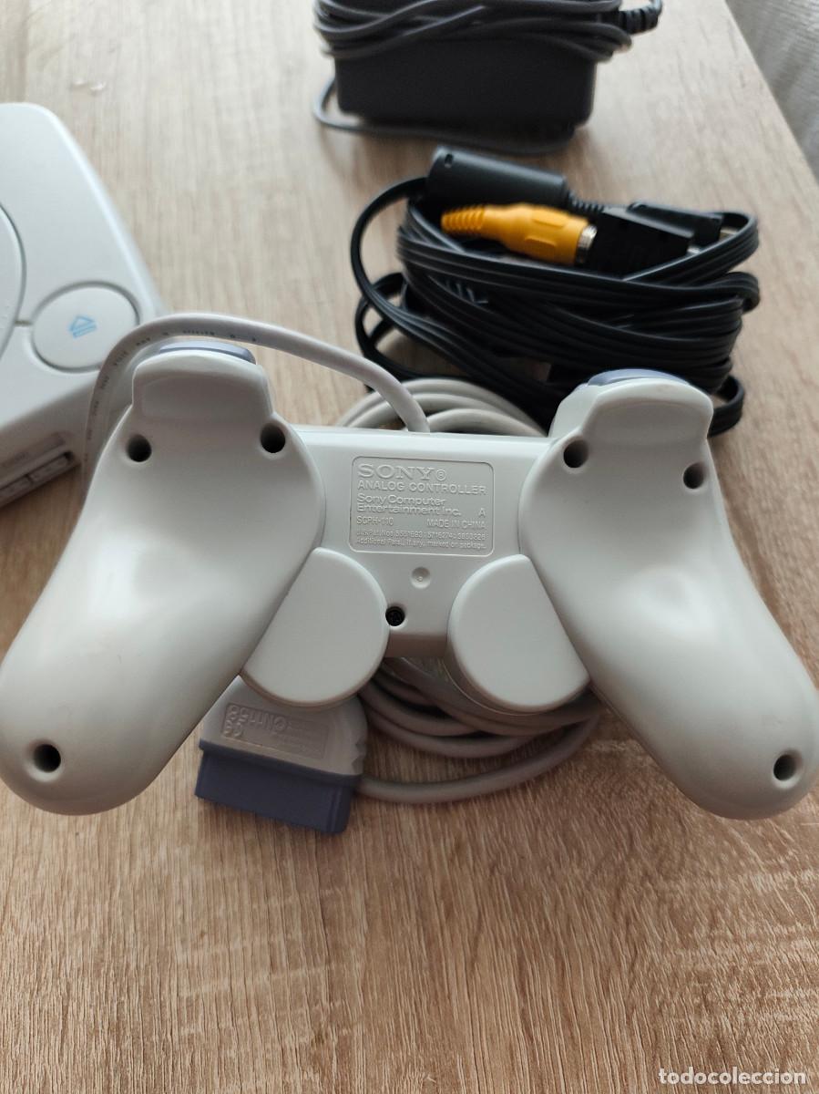 Videojuegos y consolas: Sony PSone + Mando + Cables - Foto 5