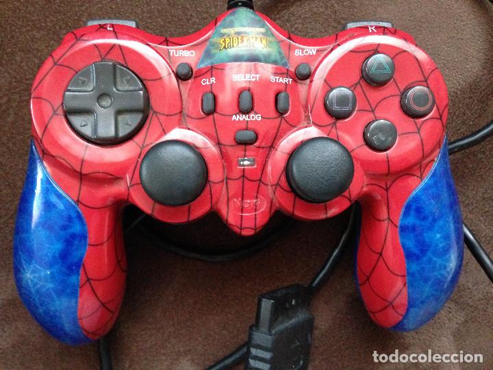 Videojuegos y consolas: Mando play station, MARVEL,SPIDER.A&Ntilde;O 2001. - Foto 1