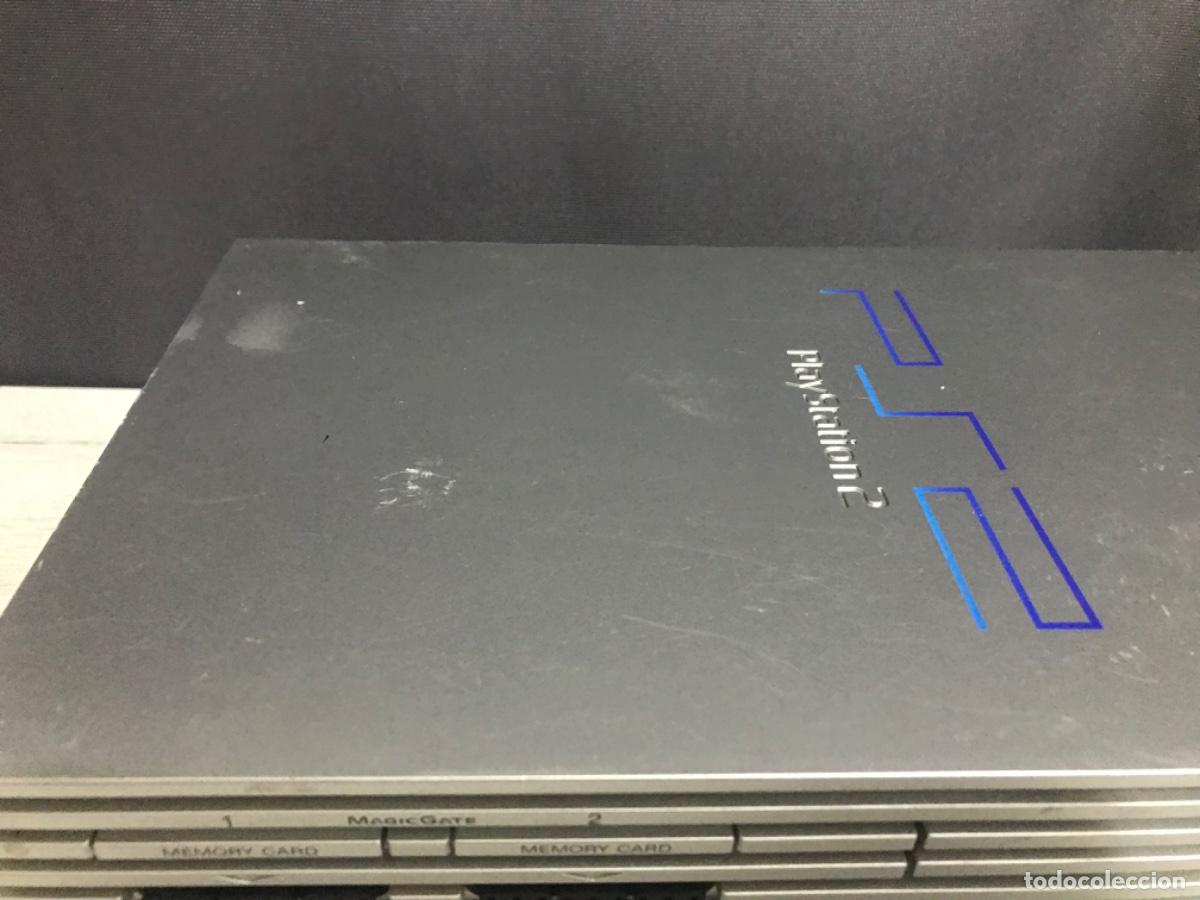 Videojuegos y consolas: PS2 plata con cables, dos mandos funcionando correctamente - Foto 22