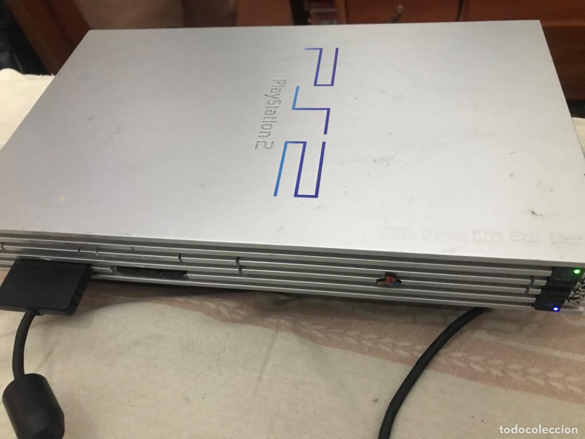 Videojuegos y consolas: PS2 plata con cables, dos mandos funcionando correctamente - Foto 26