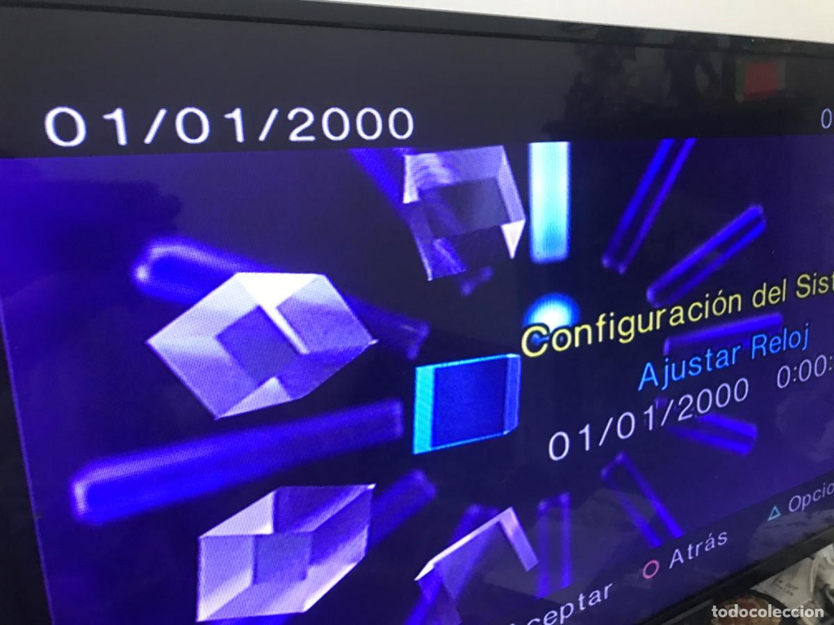 Videojuegos y consolas: PS2 plata con cables, dos mandos funcionando correctamente - Foto 30