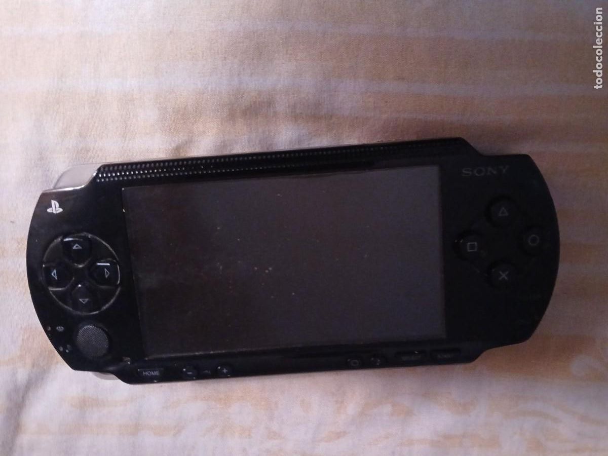 Videojuegos y consolas: Antigua m&aacute;quina de juego psp PlayStation de Sony para repuesto no funciona