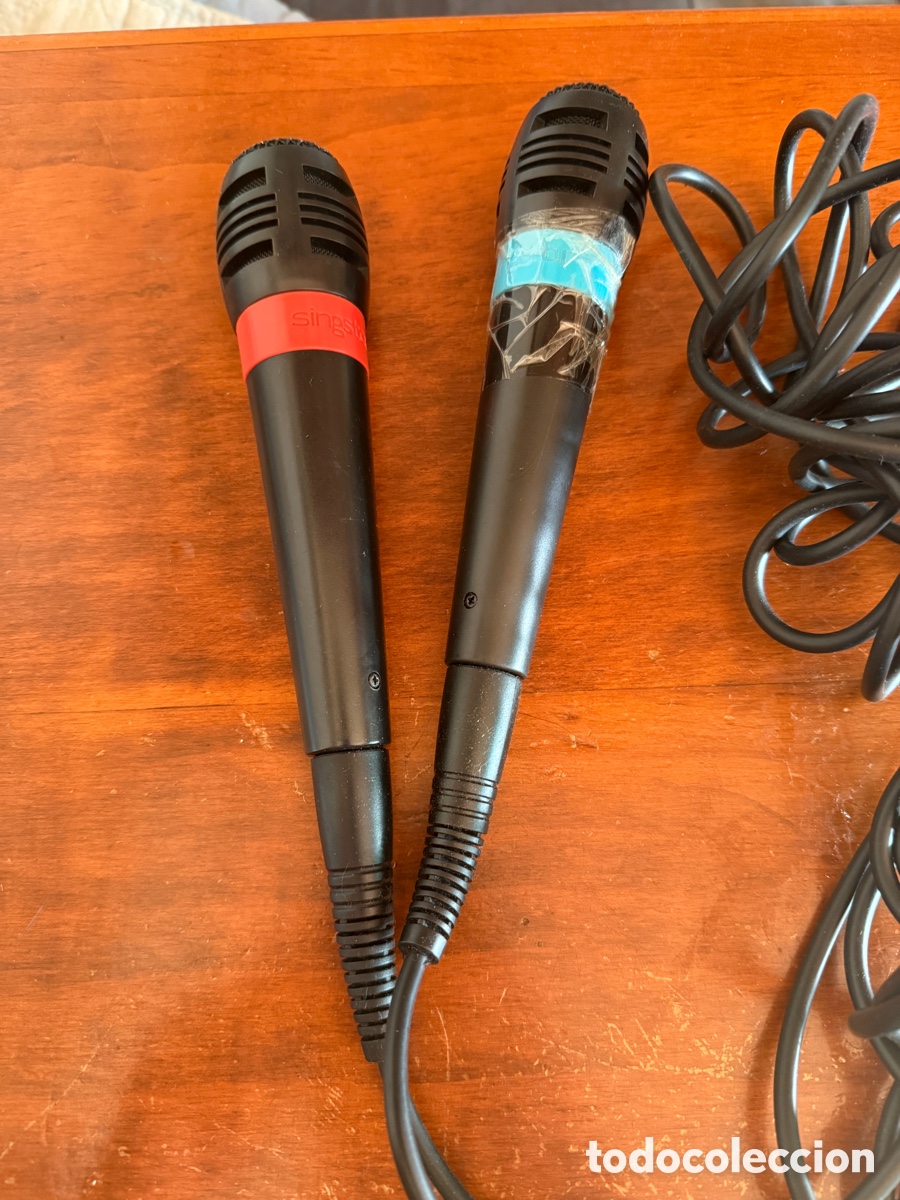 Videojuegos y consolas: Micr&oacute;fonos originales SingStar PS2 rojo y azul