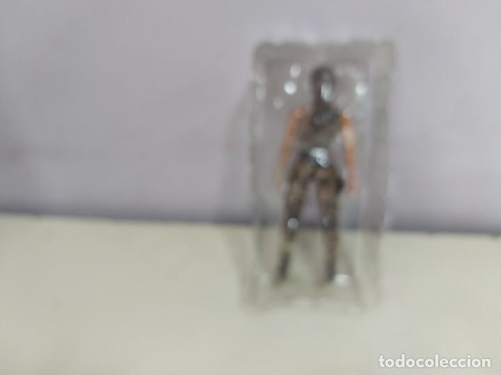 Videojuegos y consolas: JUANO TOM RAIDER + FIGURA PS3 - Foto 4