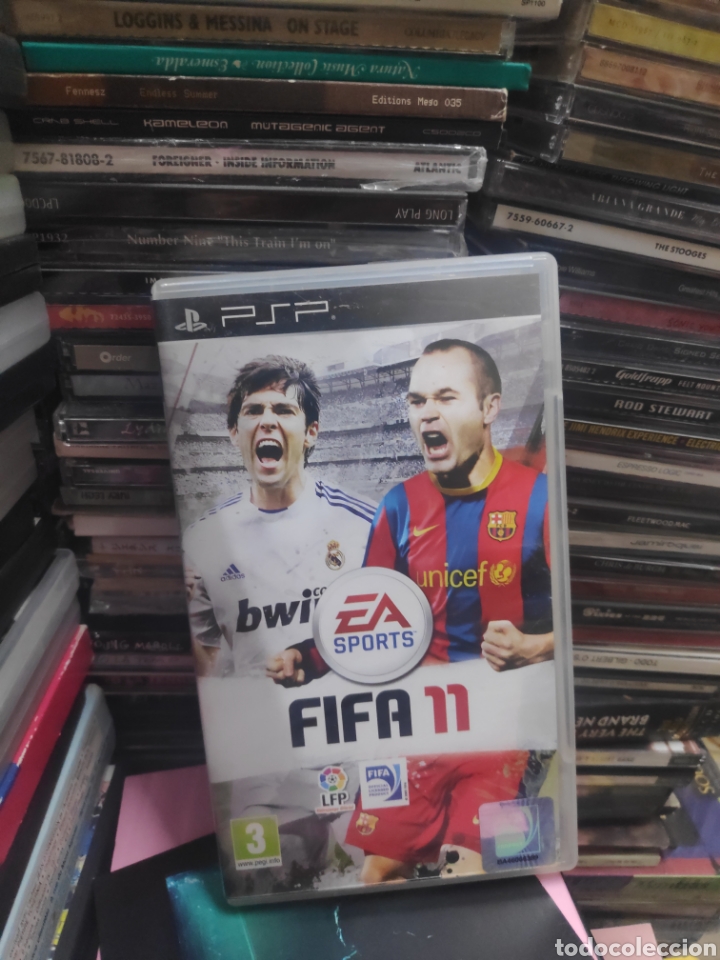 Videojuegos y consolas: FIFA 11 PSP - Foto 1