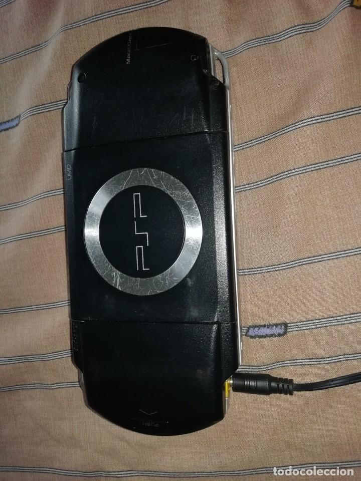 Videojuegos y consolas: Psp port&aacute;til UMD Sony funcionando - Foto 4