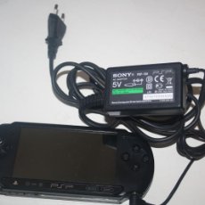 Videojuegos y Consolas: PSP CON PILA, CARGADOR Y FUNCIONANDO. Lote 366060411